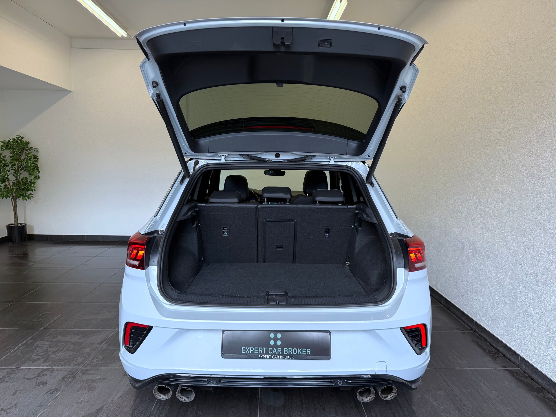 VW T-Roc 2.0 TSI R DSG 4Motion-image-11
