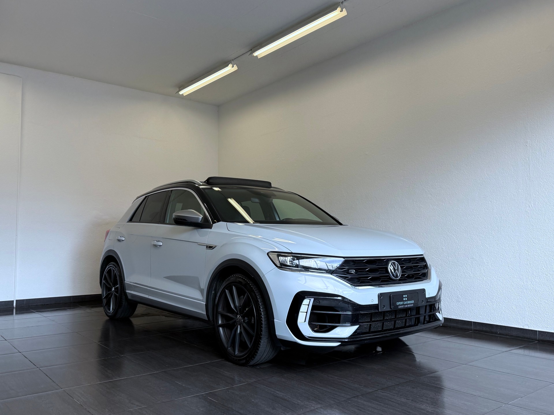 VW T-Roc 2.0 TSI R DSG 4Motion-image-1