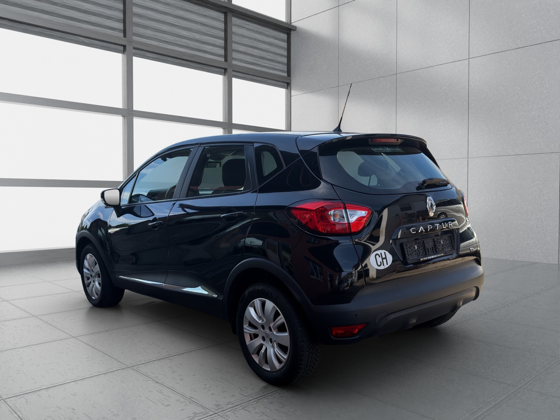 RENAULT Captur 1.2 T Helly Hansen EDC-image-3