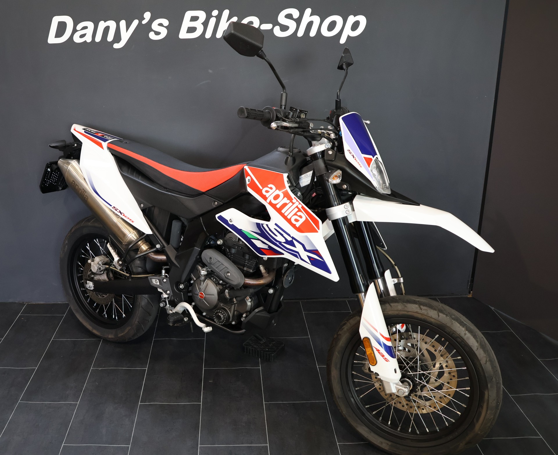 APRILIA SX 125 ABS-showroom-element-1