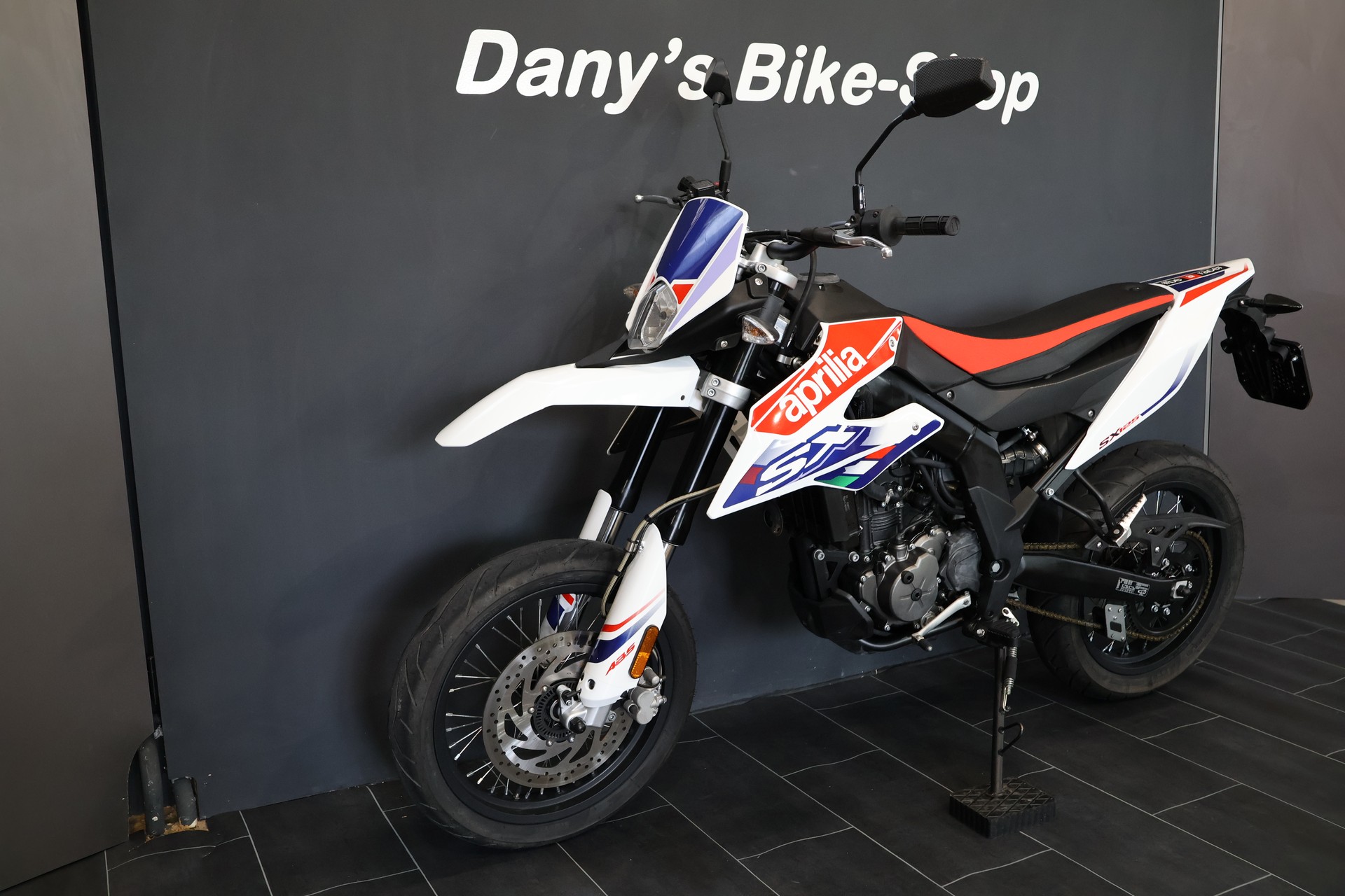 APRILIA SX 125 ABS-showroom-element-2