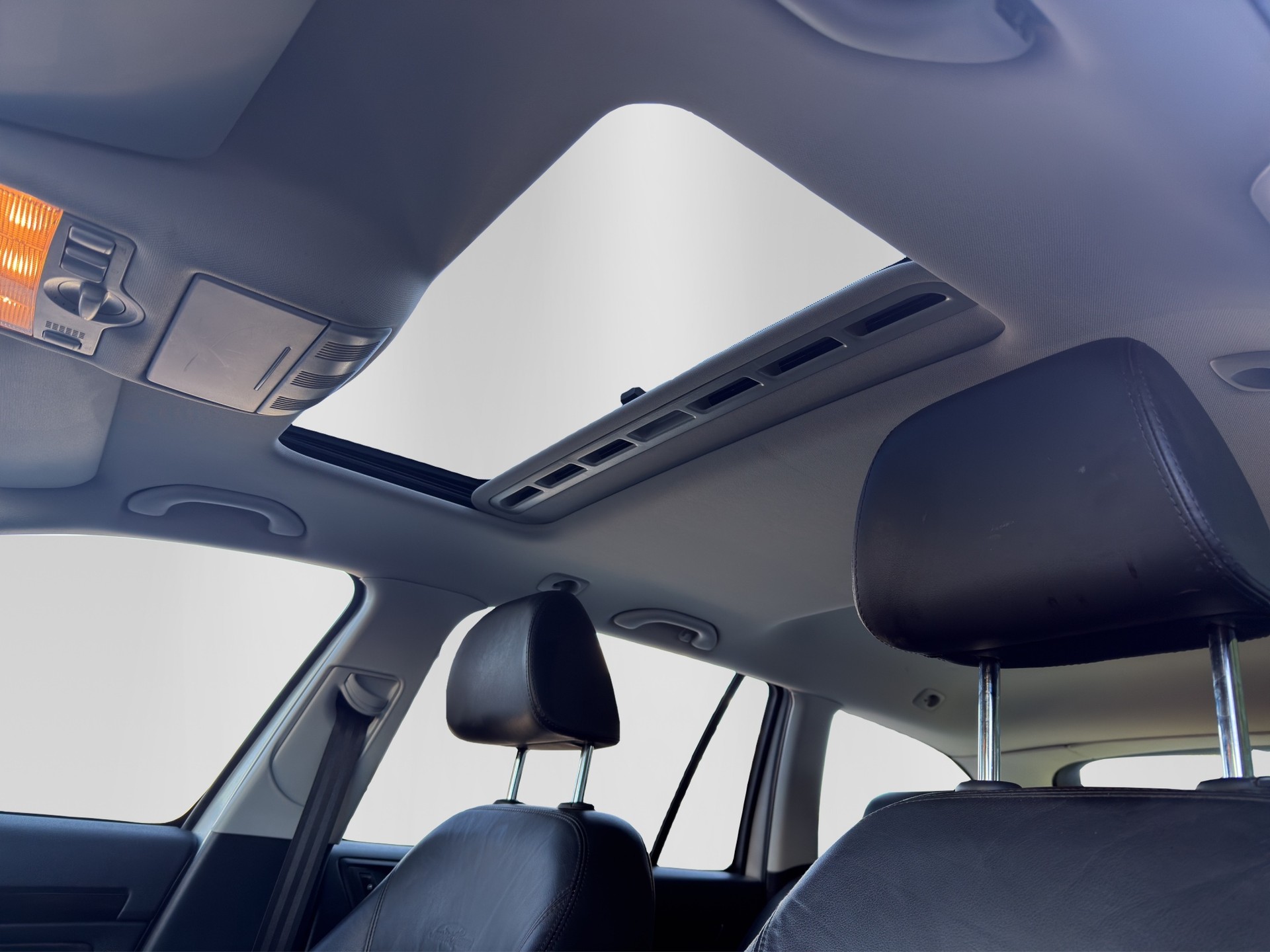 SKODA Octavia Combi 1.8 TSI Laurin & Klement DSG-image-7