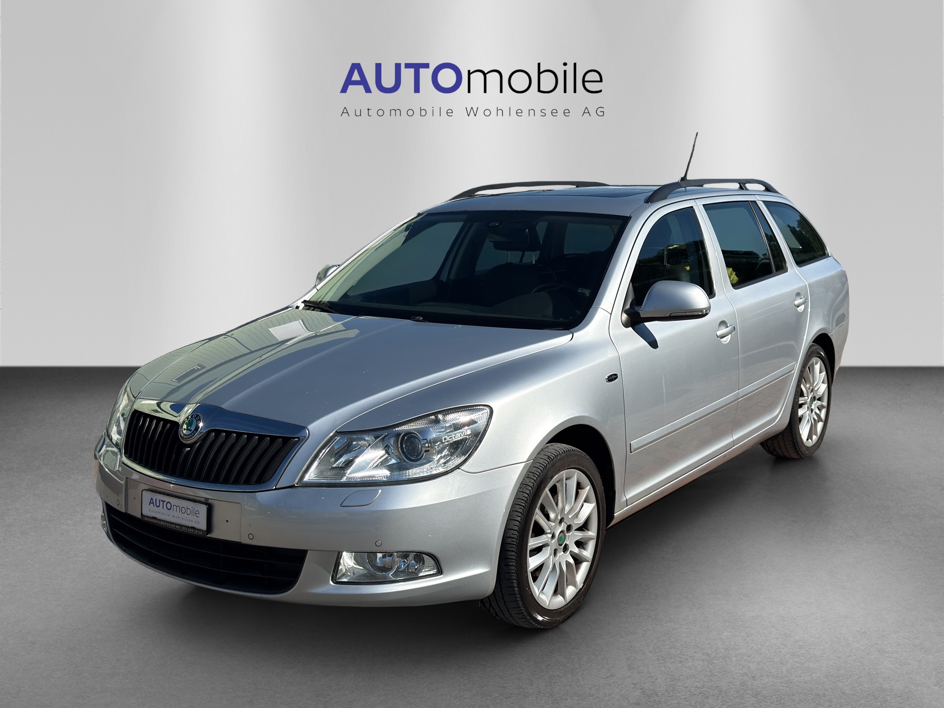 SKODA Octavia Combi 1.8 TSI Laurin & Klement DSG-image-1