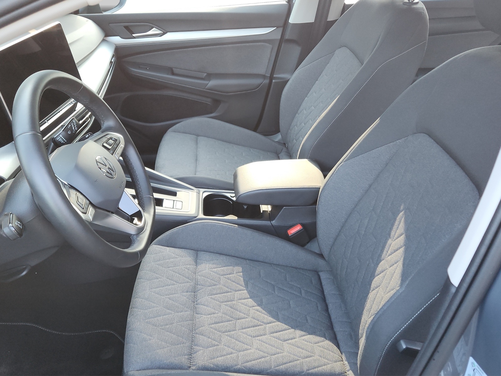 VW Golf 1.5 e TSI mHEV Life DSG-image-9