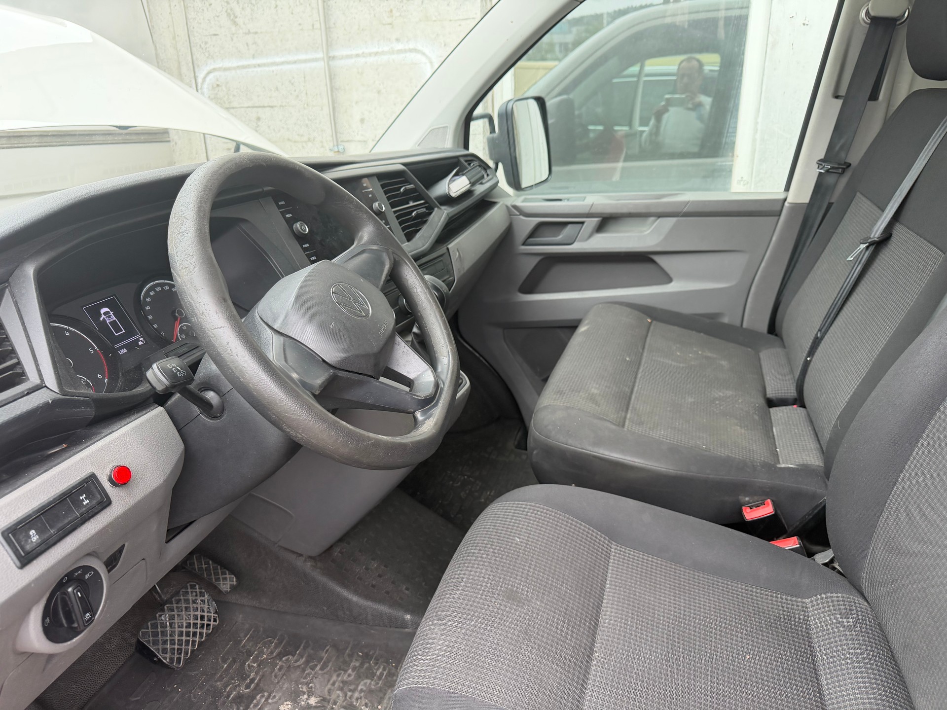 VW T6.1 2.0 TDI 4Motion DSG-image-2