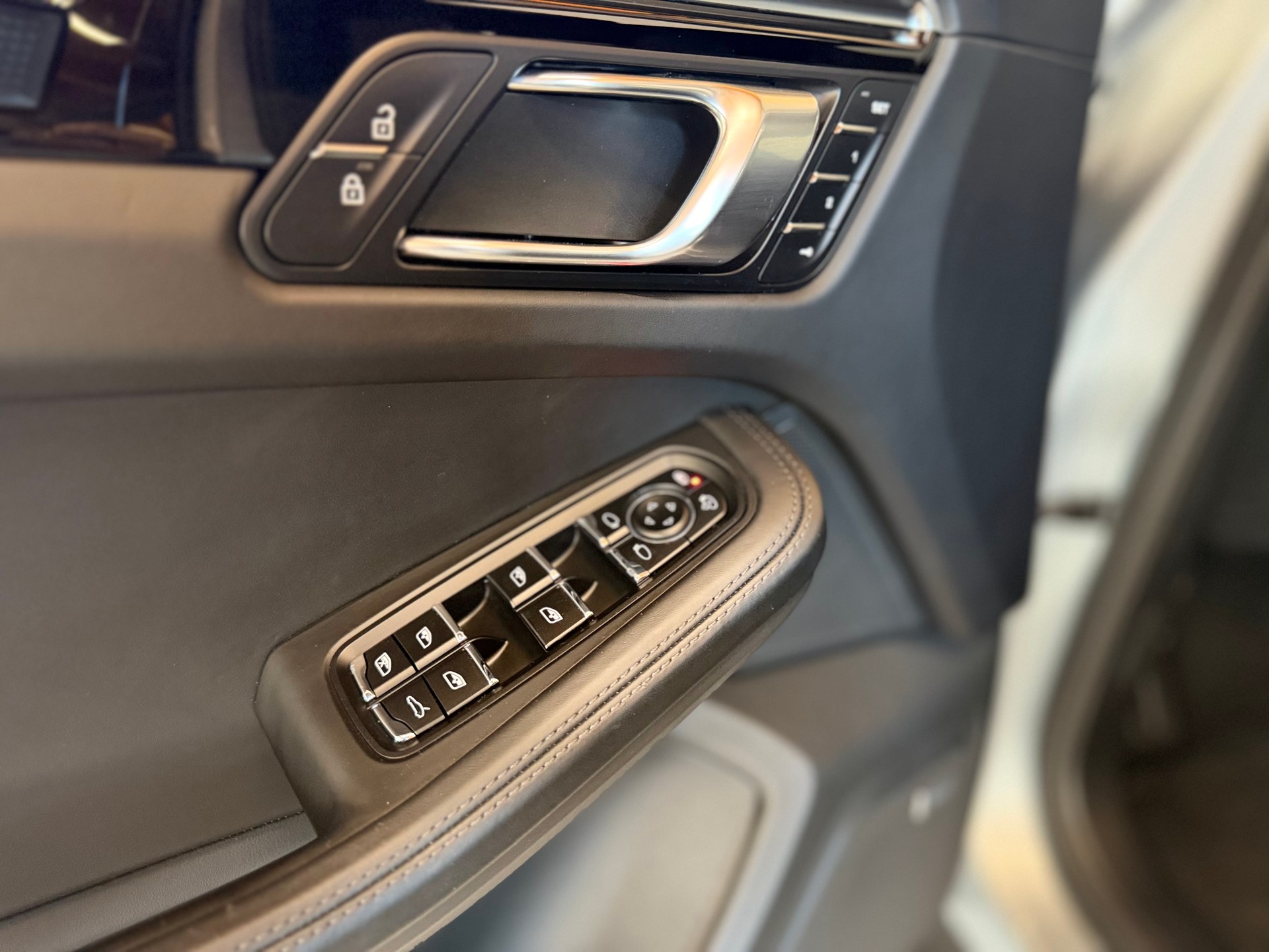 PORSCHE Macan S PDK-image-16