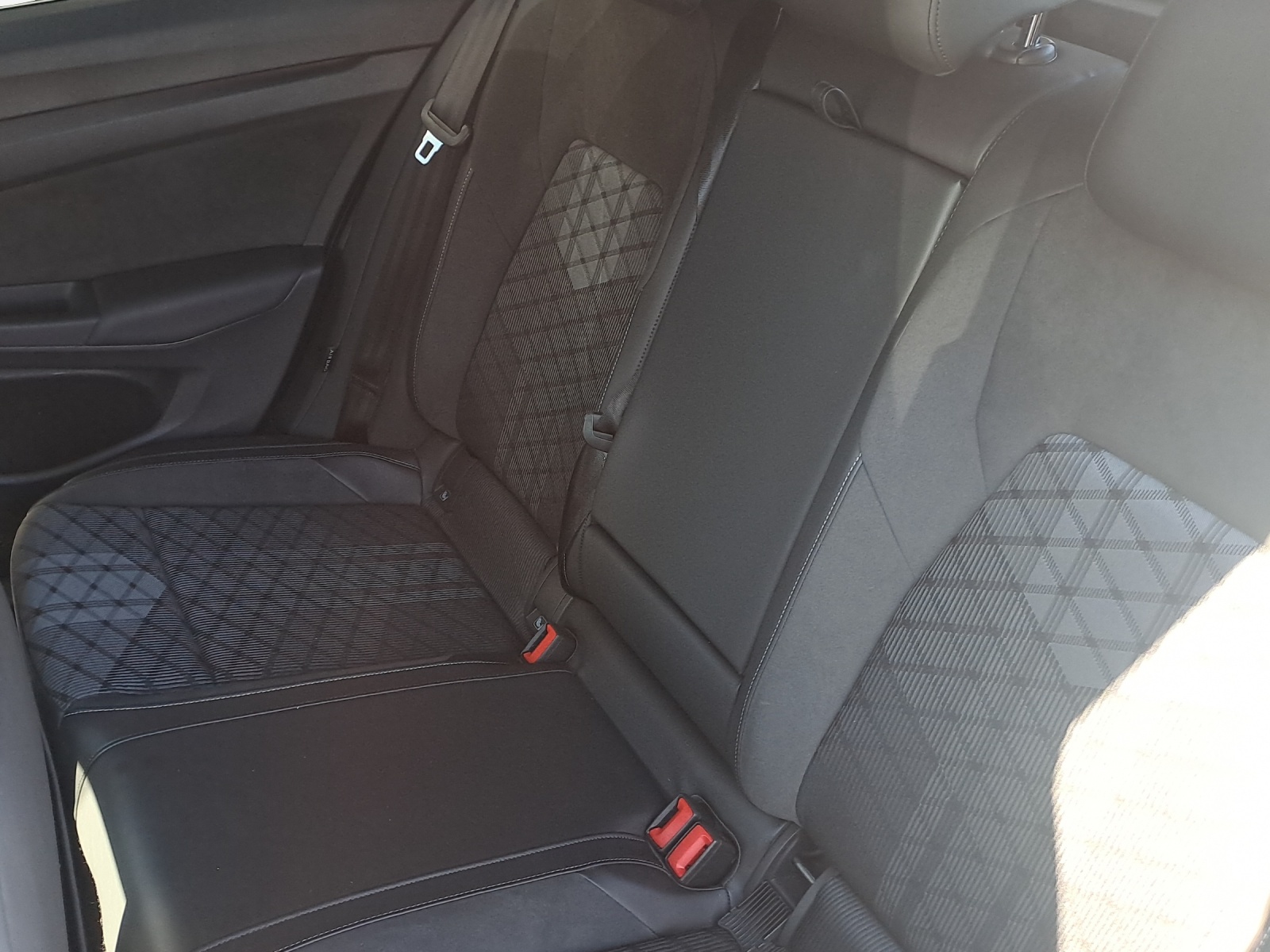 VW Golf Variant 2.0 TSI R-Line DSG 4 Motion-image-11