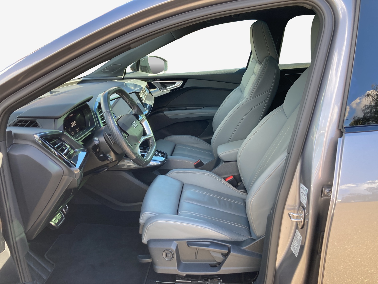 AUDI Q4 e-tron 50 quattro-image-8