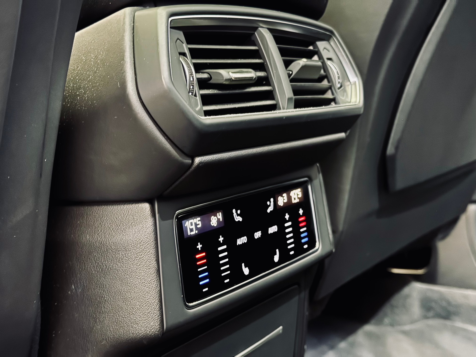 LAMBORGHINI Urus E-Gear-image-19