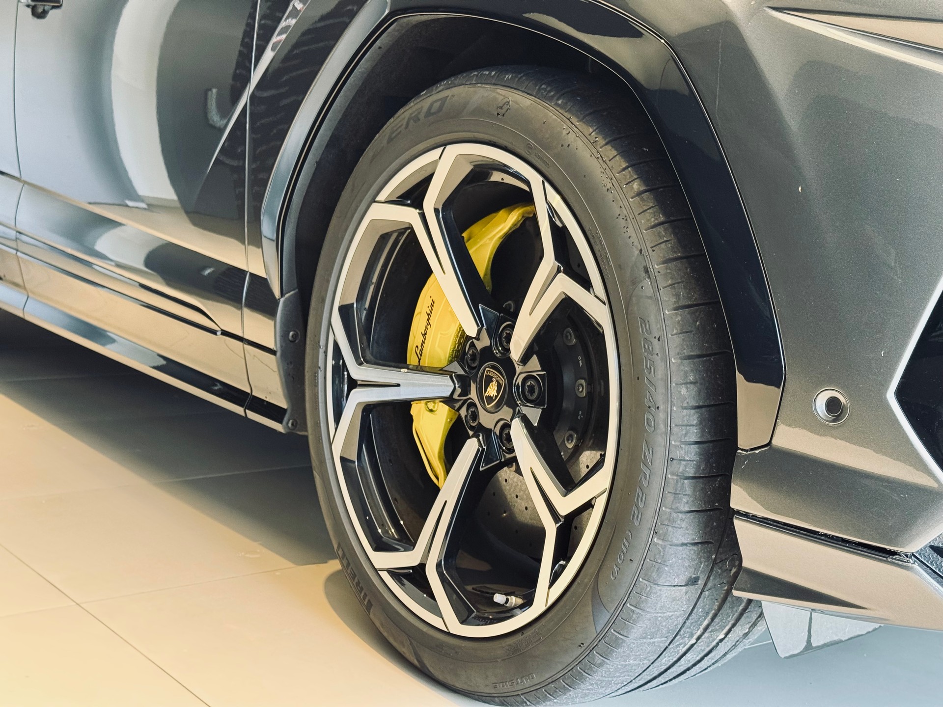 LAMBORGHINI Urus E-Gear-image-7
