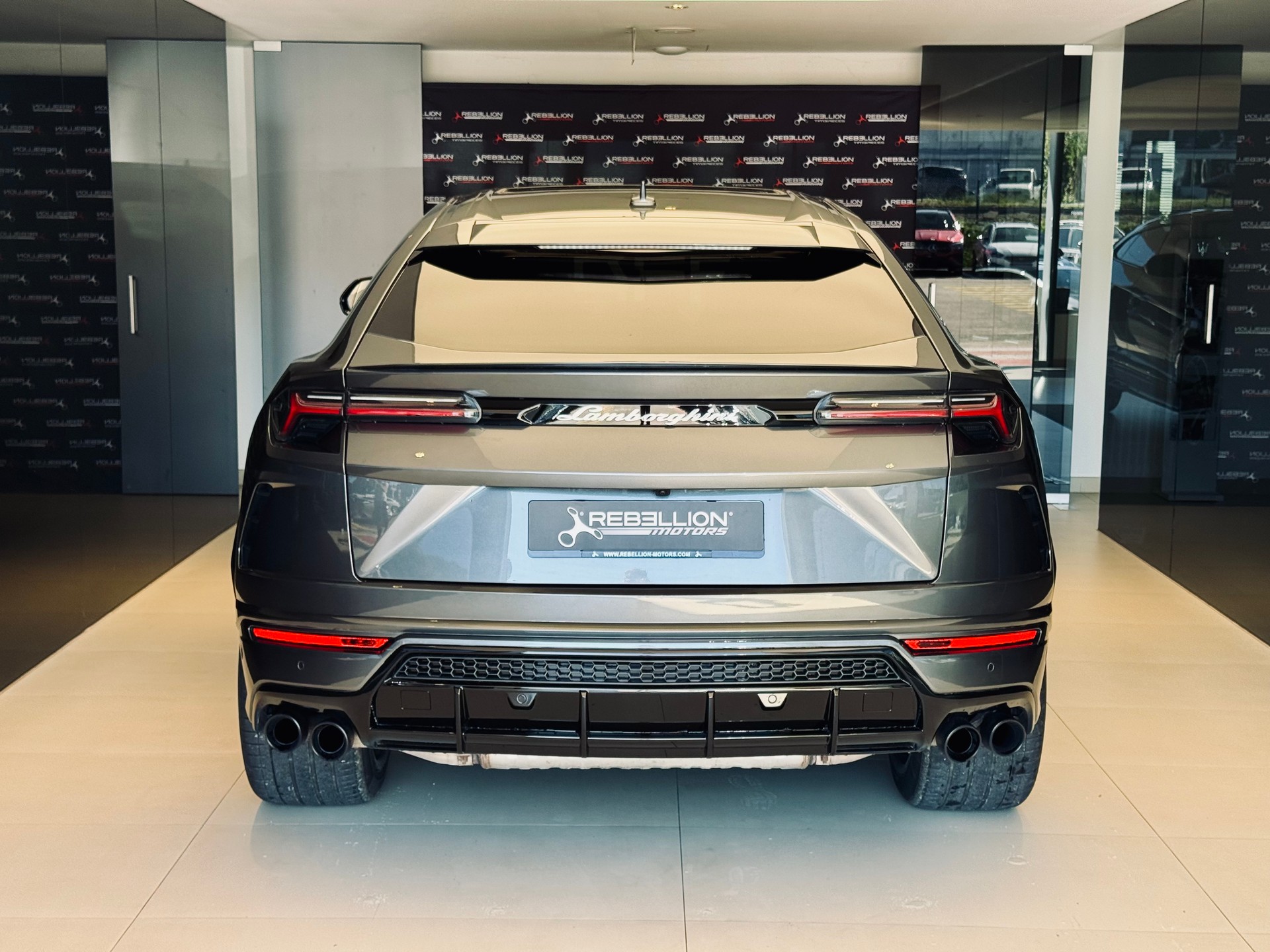 LAMBORGHINI Urus E-Gear-image-4