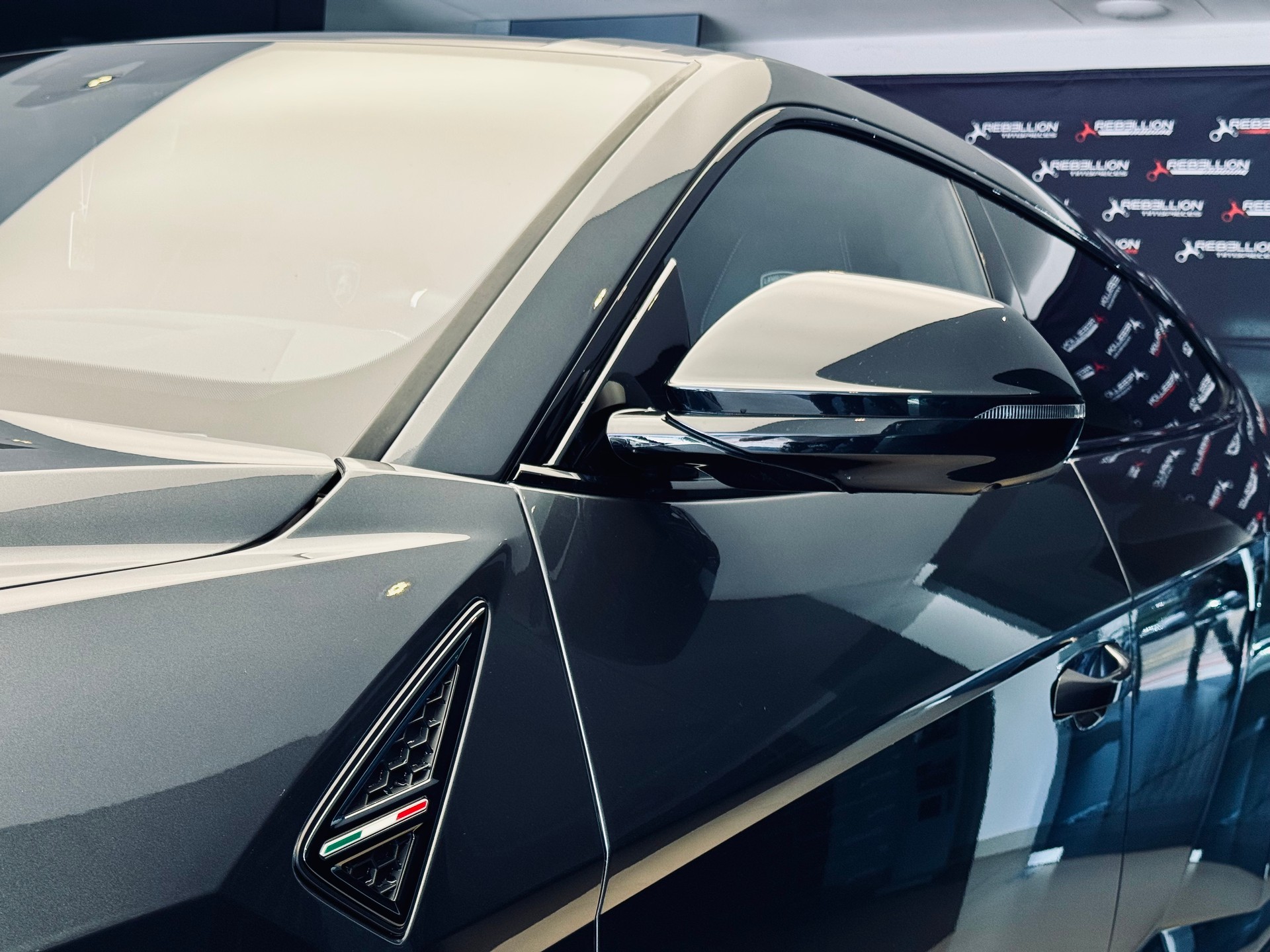 LAMBORGHINI Urus E-Gear-image-8