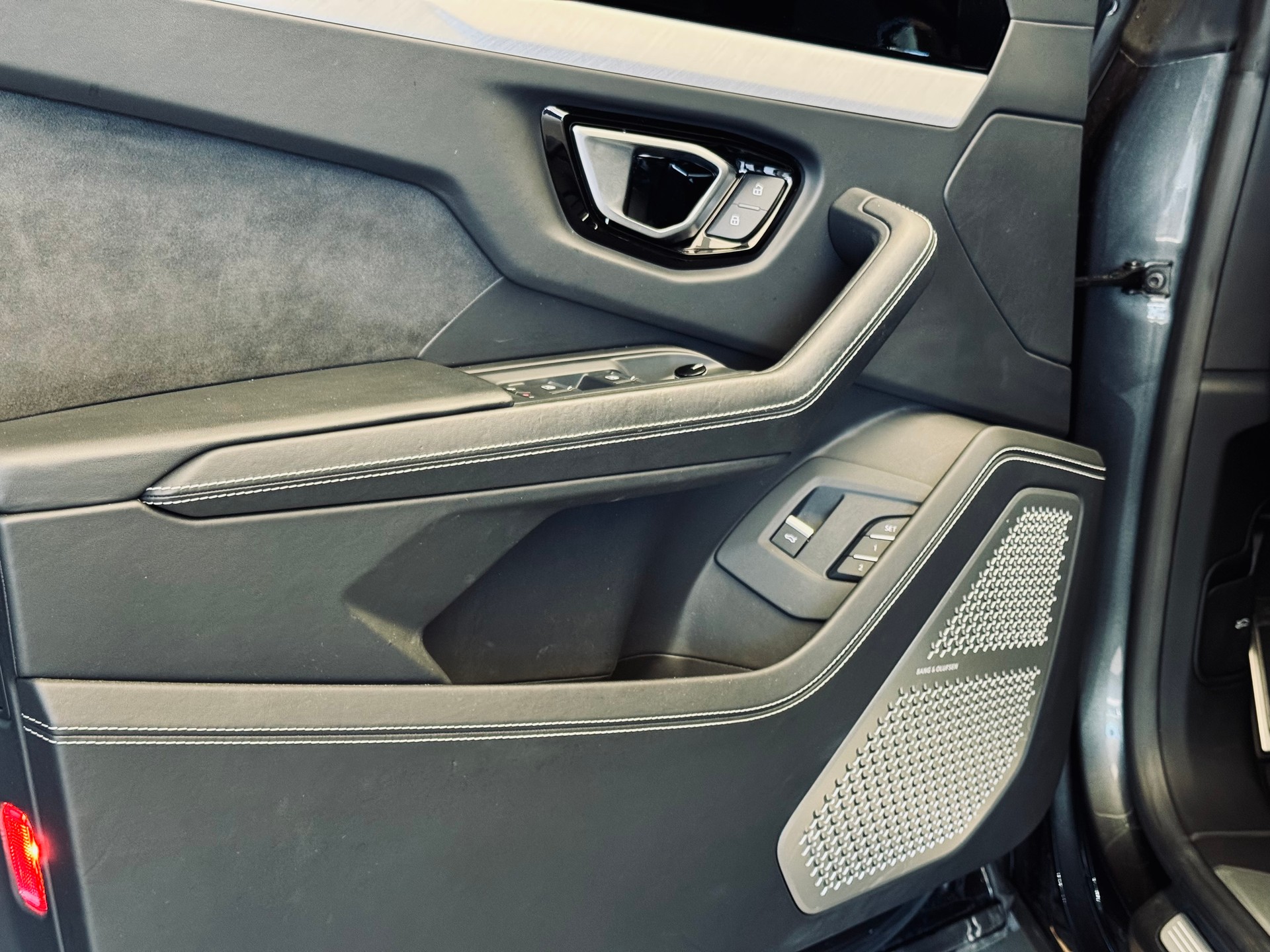 LAMBORGHINI Urus E-Gear-image-12