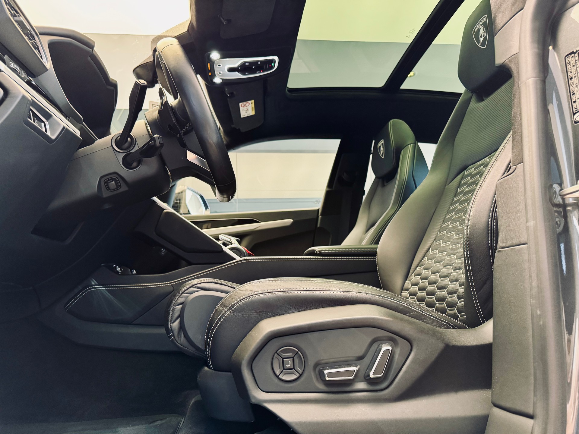 LAMBORGHINI Urus E-Gear-image-10