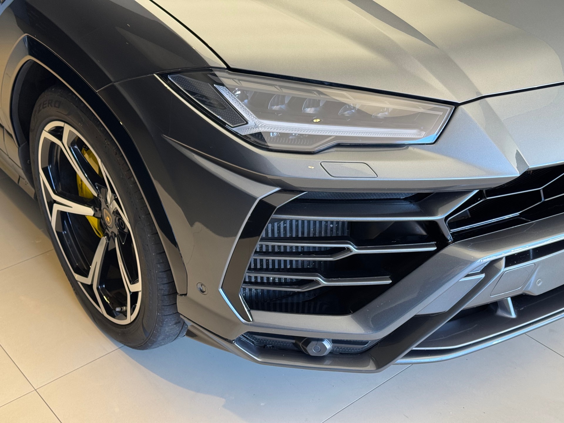 LAMBORGHINI Urus E-Gear-image-3
