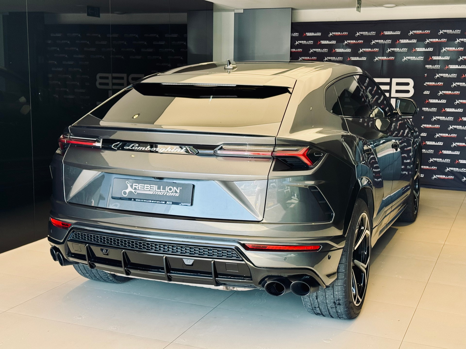 LAMBORGHINI Urus E-Gear-image-5