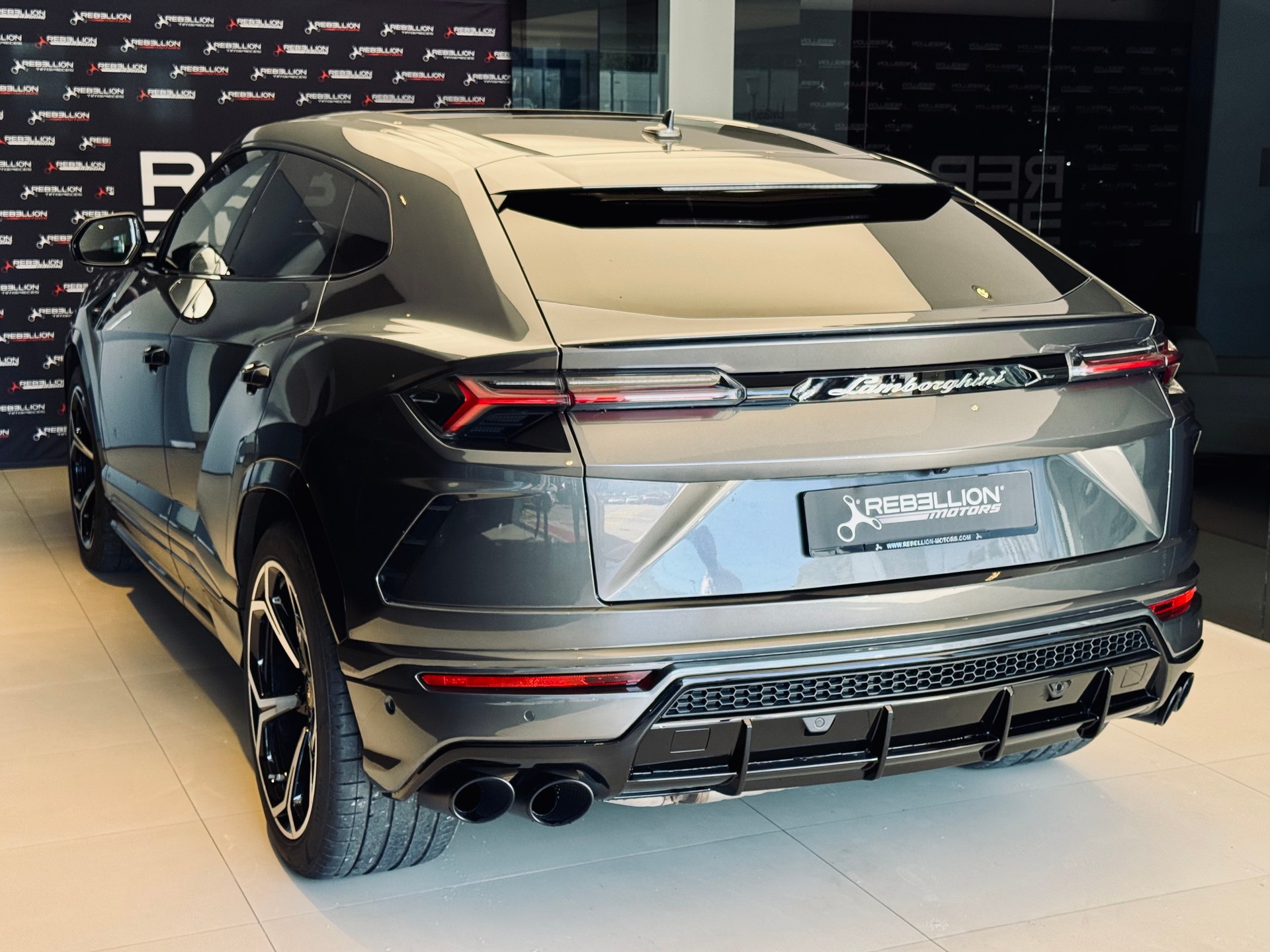 LAMBORGHINI Urus E-Gear-image-6