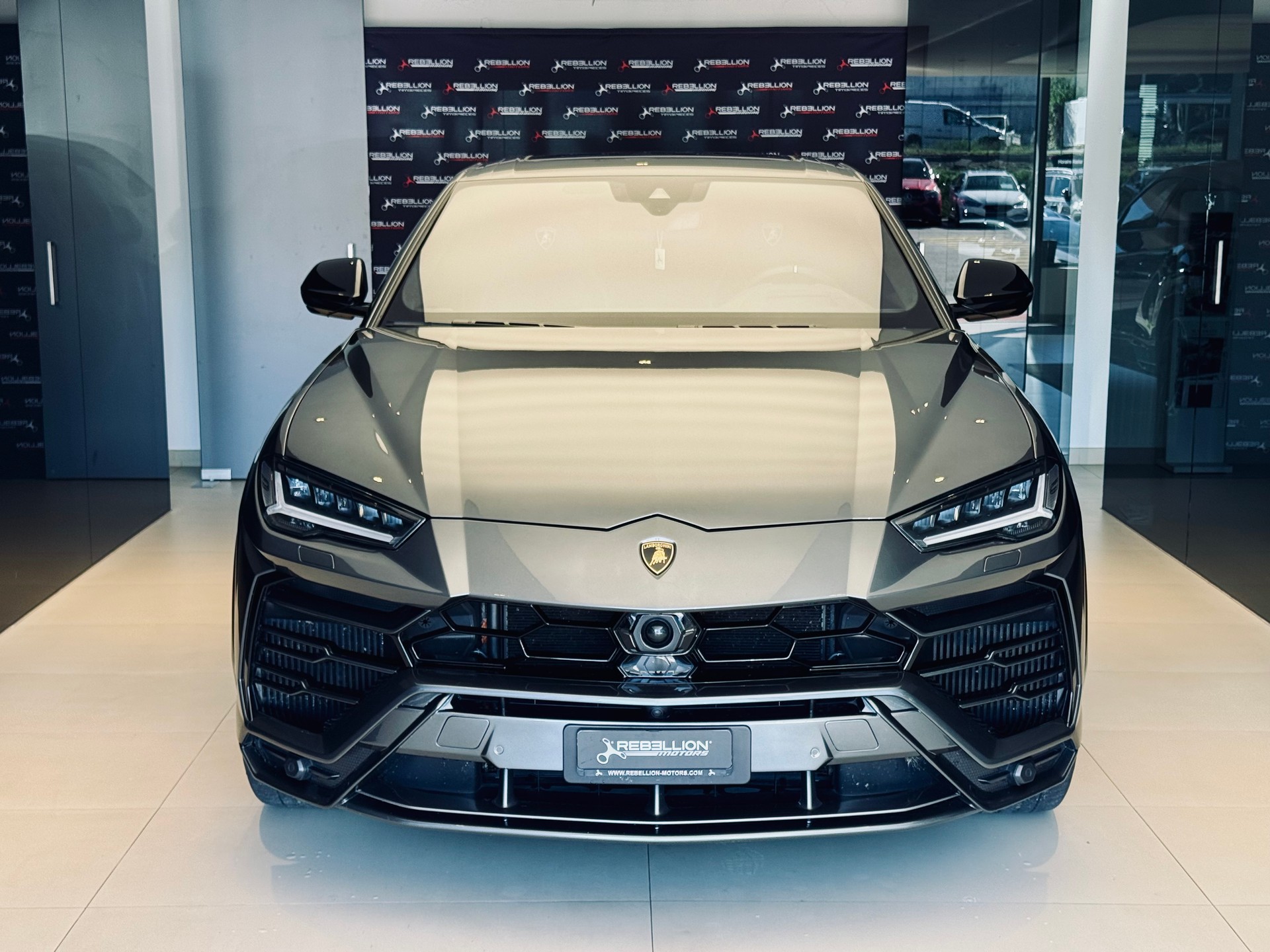 LAMBORGHINI Urus E-Gear-image-1
