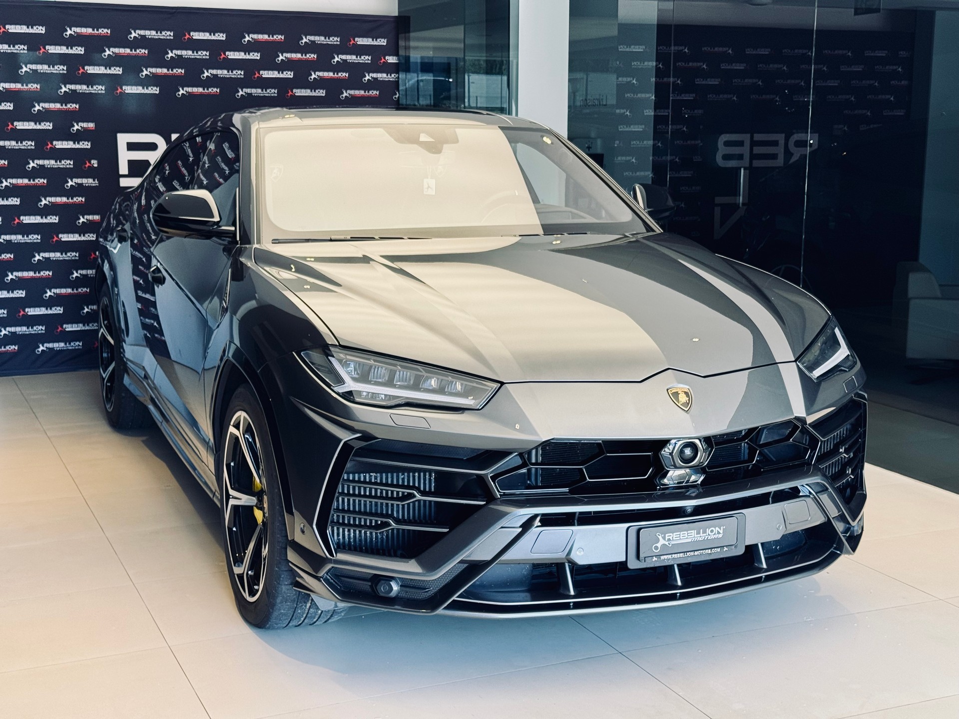 LAMBORGHINI Urus E-Gear-image-2