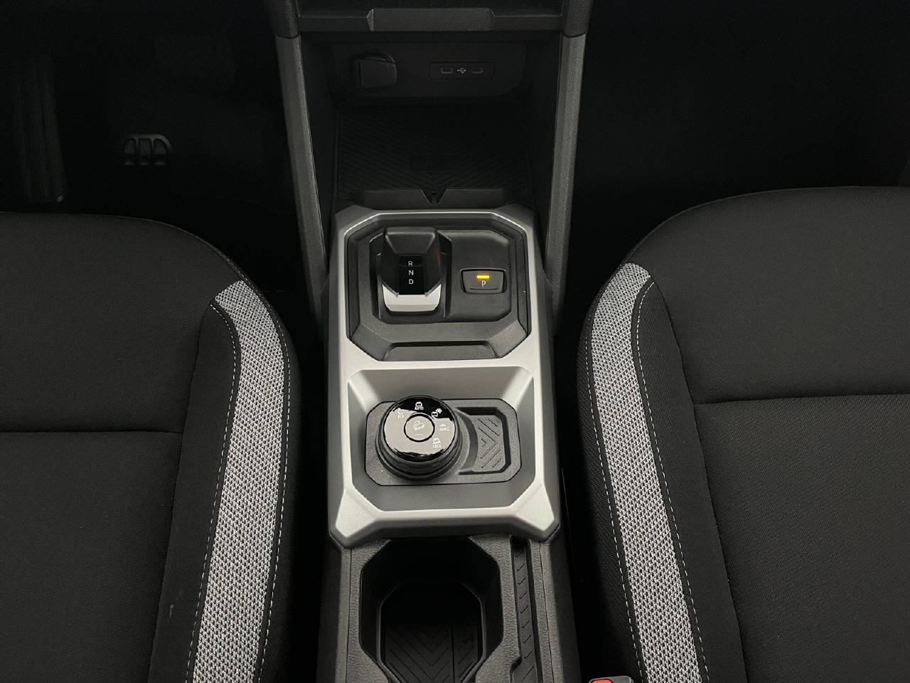 DACIA Duster 1.2 Hybrid Journey 4WD-image-12