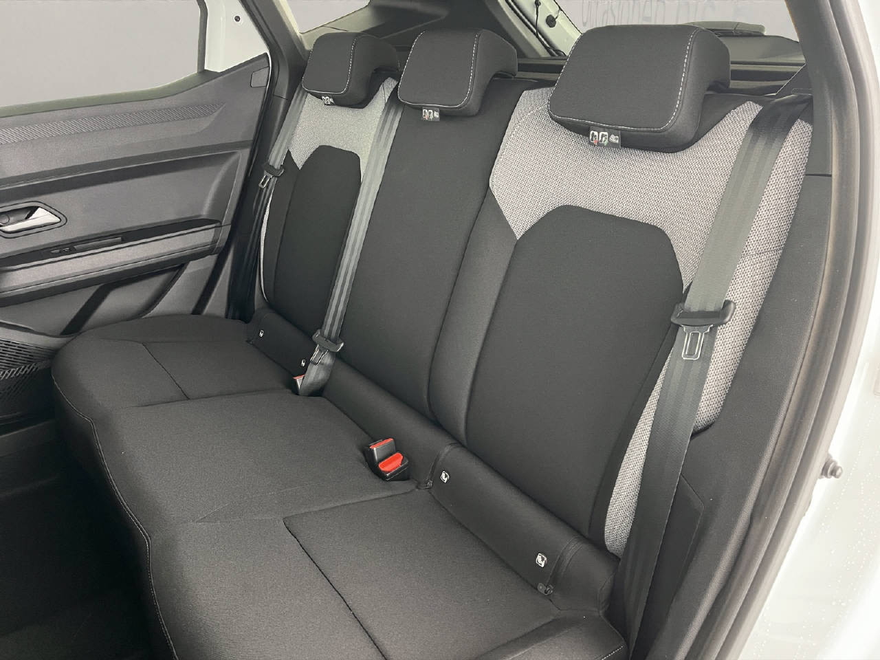 DACIA Duster 1.2 Hybrid Journey 4WD-image-16