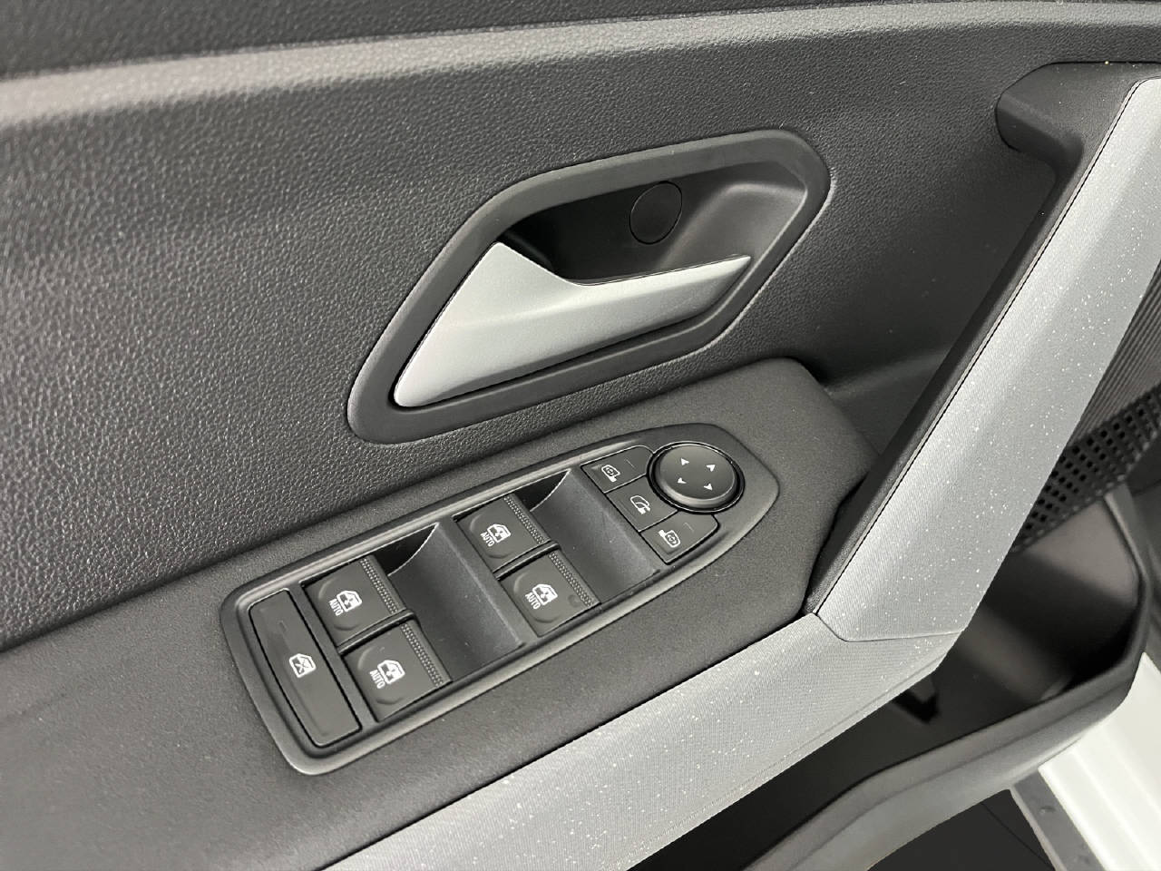 DACIA Duster 1.2 Hybrid Journey 4WD-image-13
