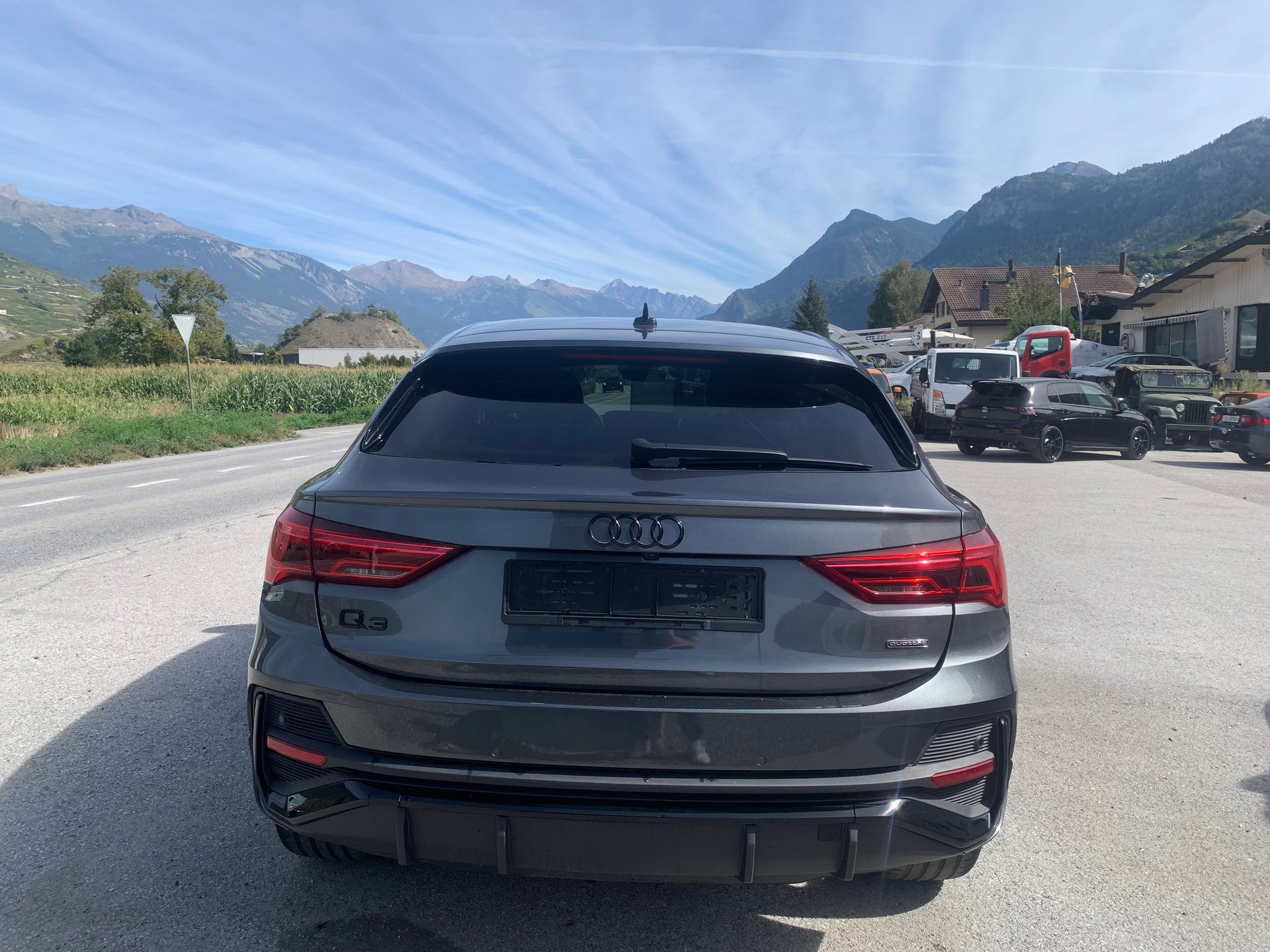 AUDI Q3 Sportback 40 TFSI S line quattro S-tronic-image-8