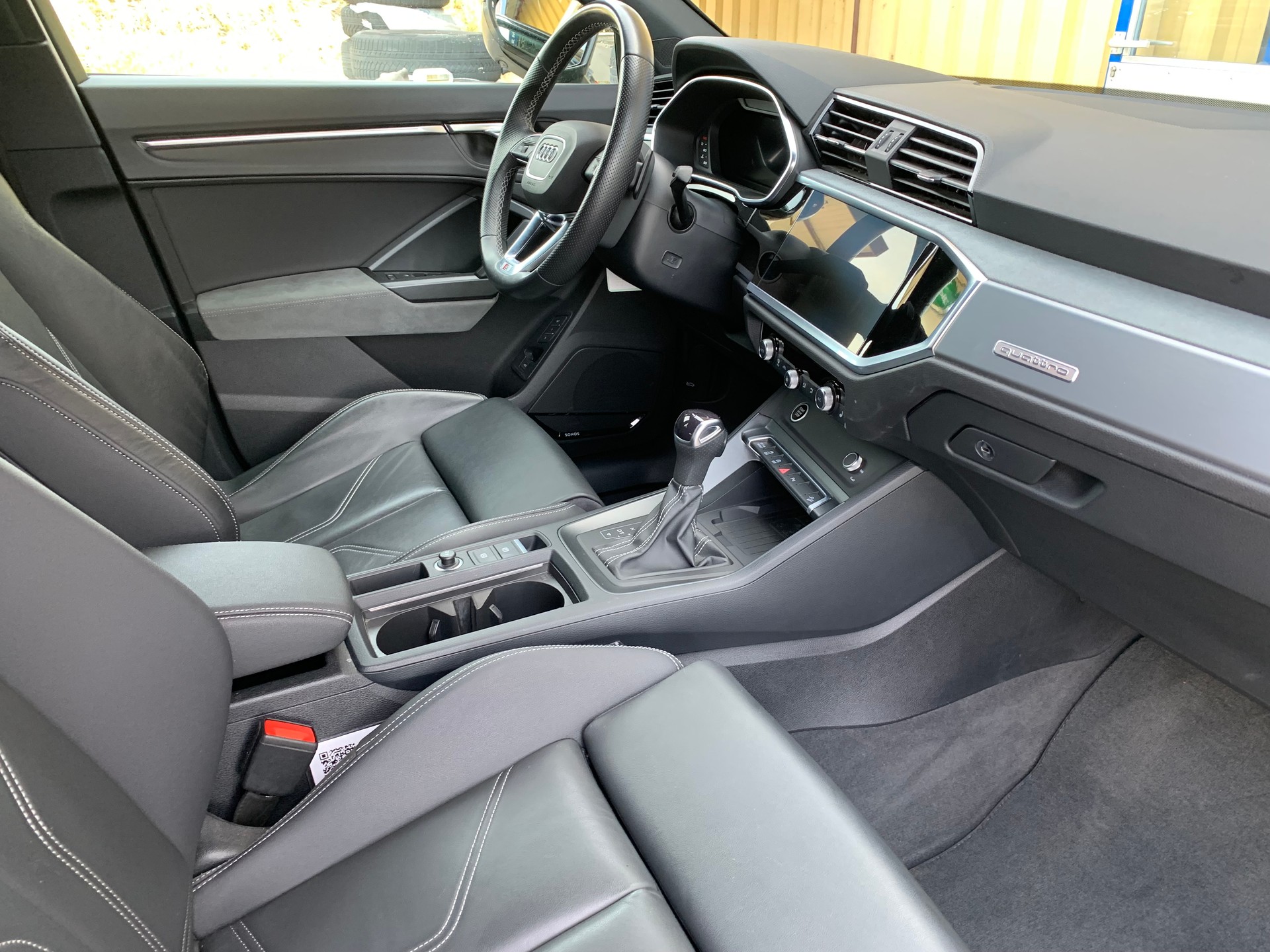 AUDI Q3 Sportback 40 TFSI S line quattro S-tronic-image-15