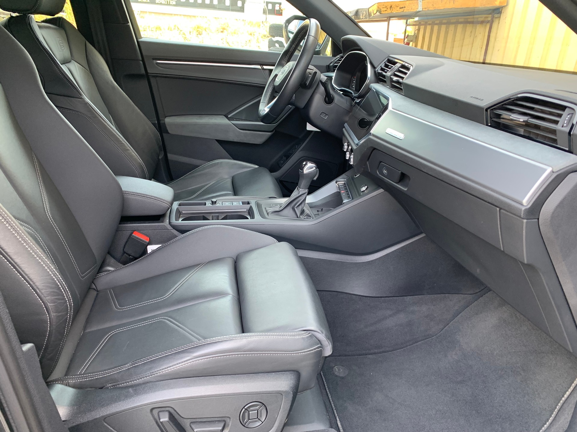 AUDI Q3 Sportback 40 TFSI S line quattro S-tronic-image-16