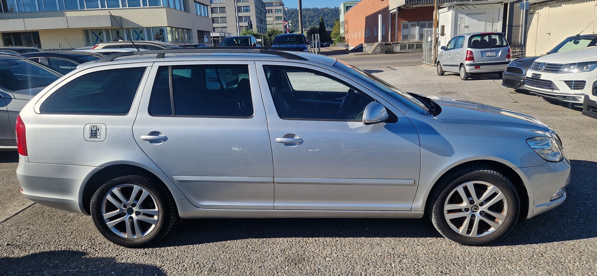 SKODA Octavia Combi 1.9 TDI Adventure 4x4-image-2