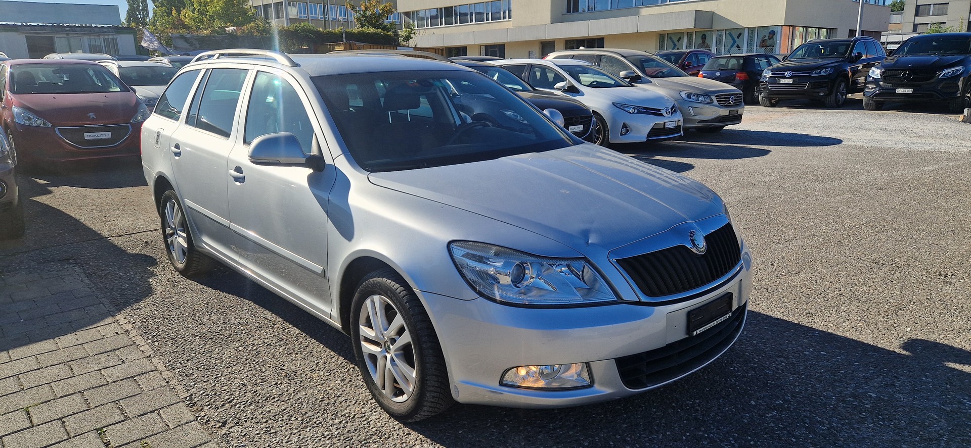 SKODA Octavia Combi 1.9 TDI Adventure 4x4-image-1