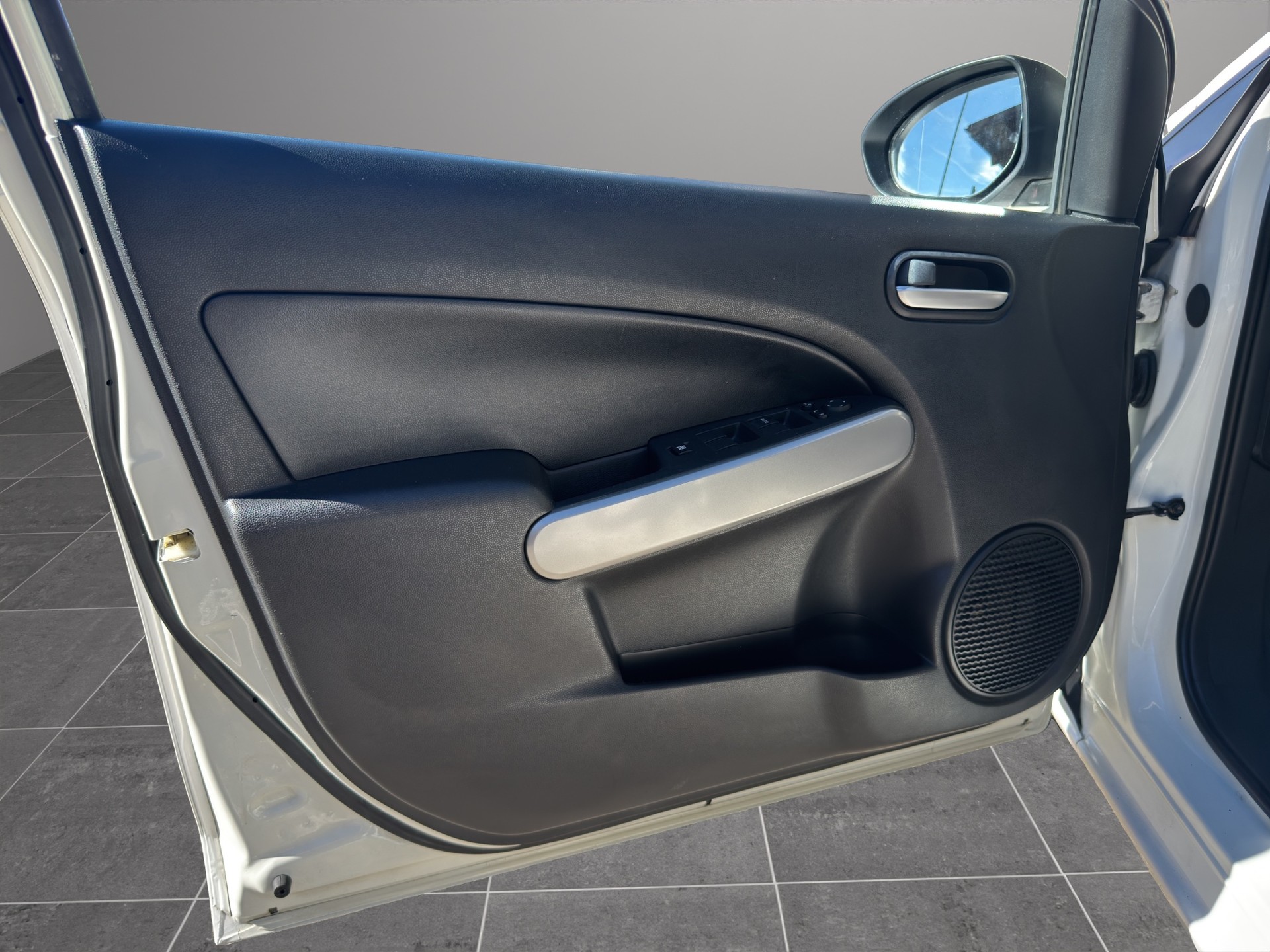 MAZDA 2 1.3i 16V Exclusive-image-11