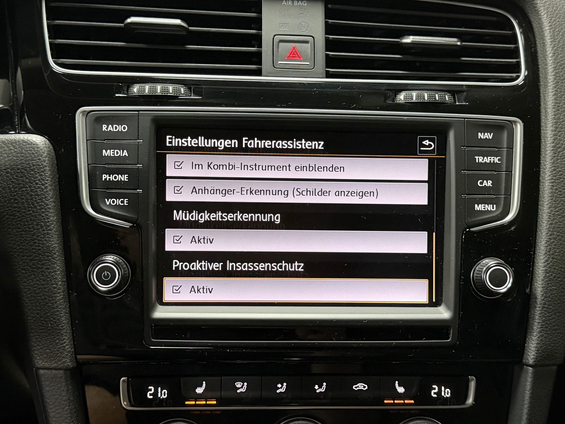 VW Golf 2.0 TDI Allstar DSG-image-21