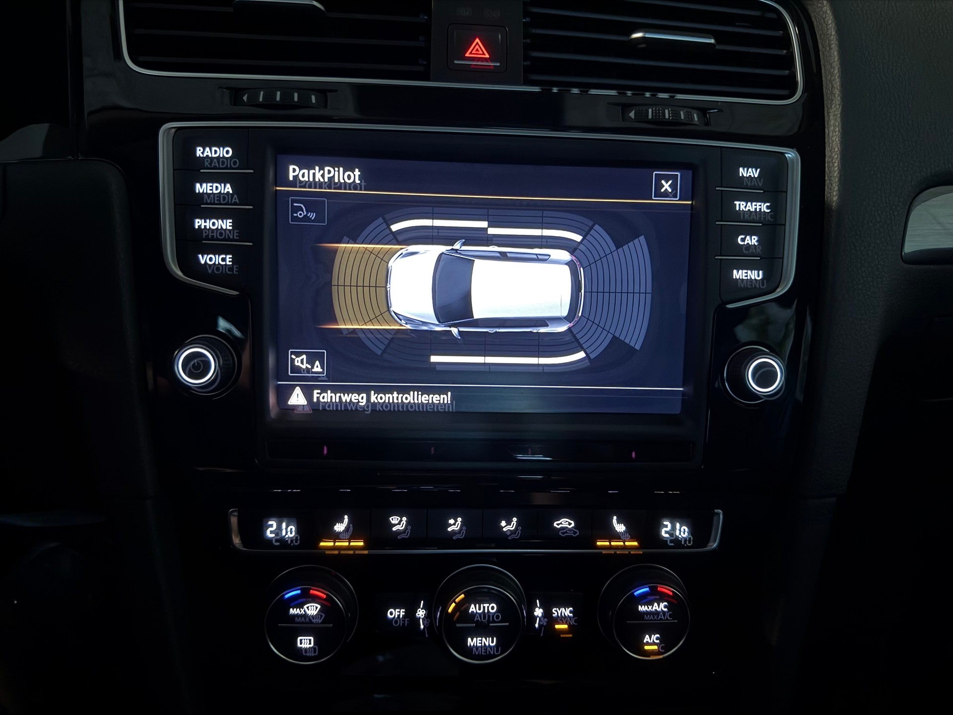 VW Golf 2.0 TDI Allstar DSG-image-19