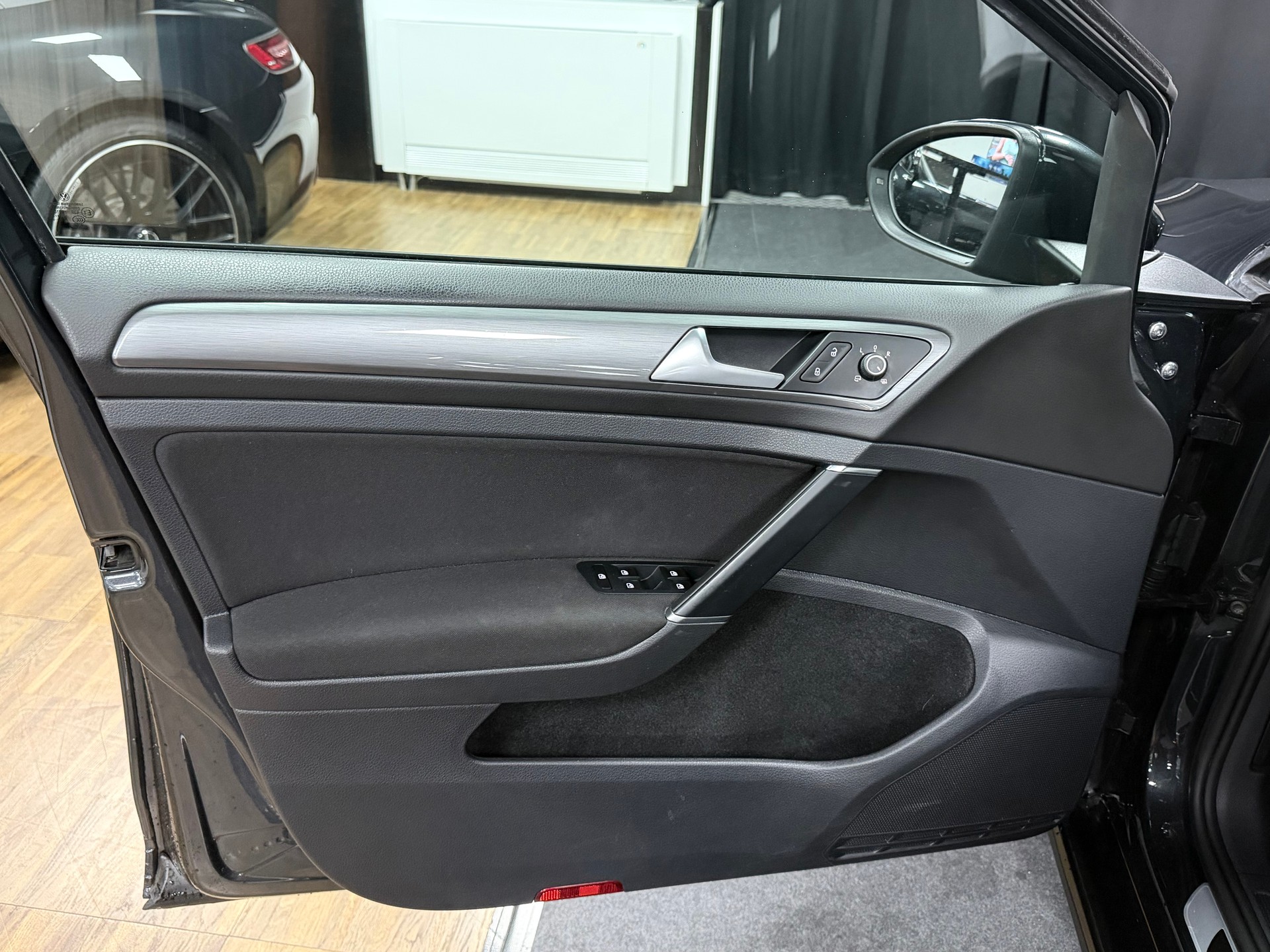 VW Golf 2.0 TDI Allstar DSG-image-10