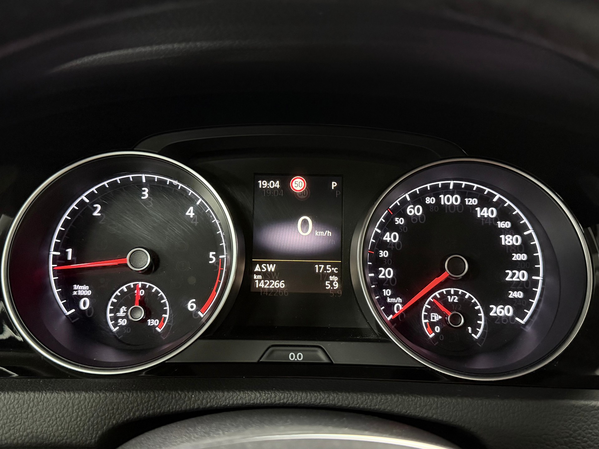 VW Golf 2.0 TDI Allstar DSG-image-14