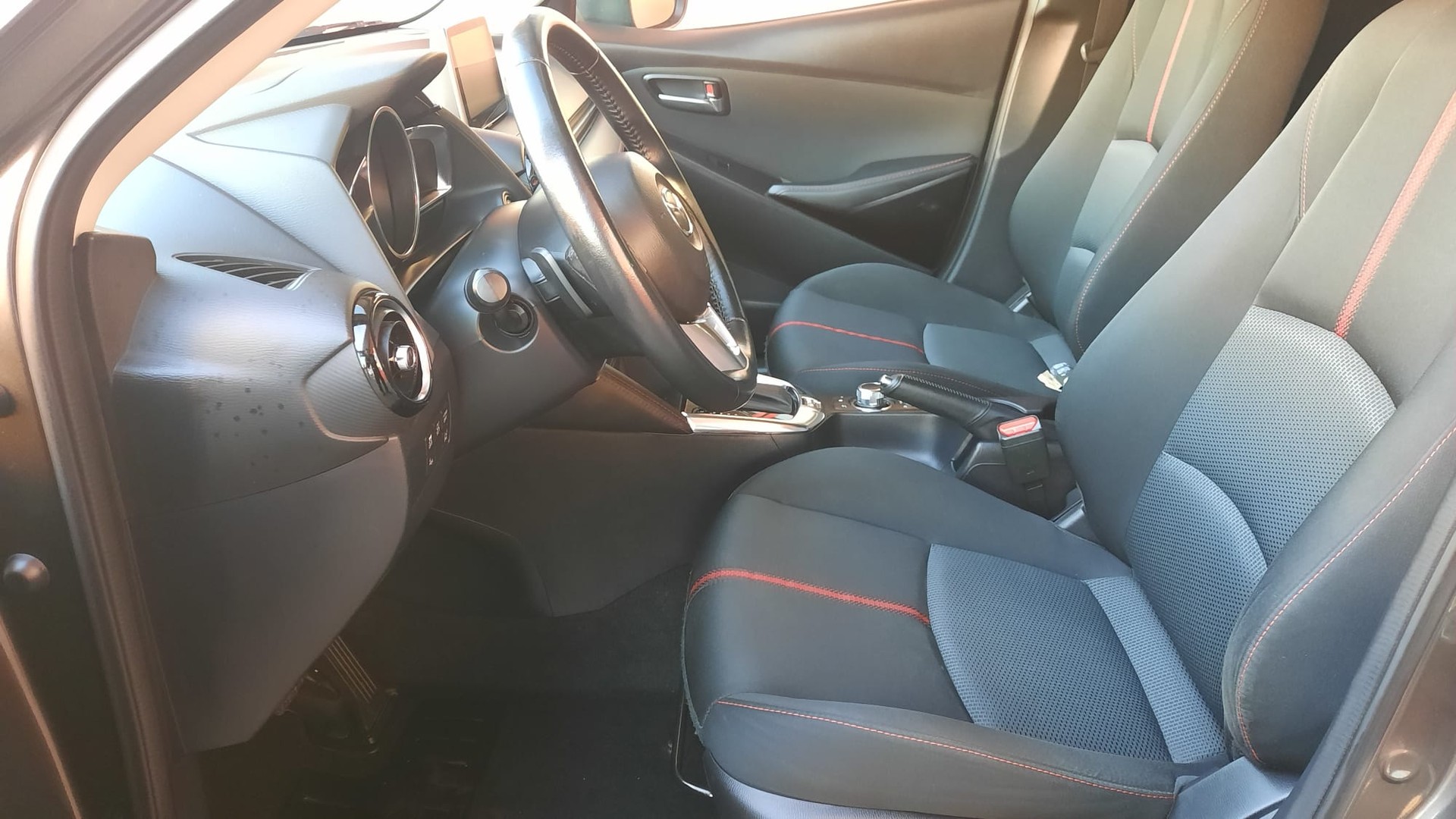 MAZDA 2 1.5i 16V Skyactiv-G Revolution Drive-image-3