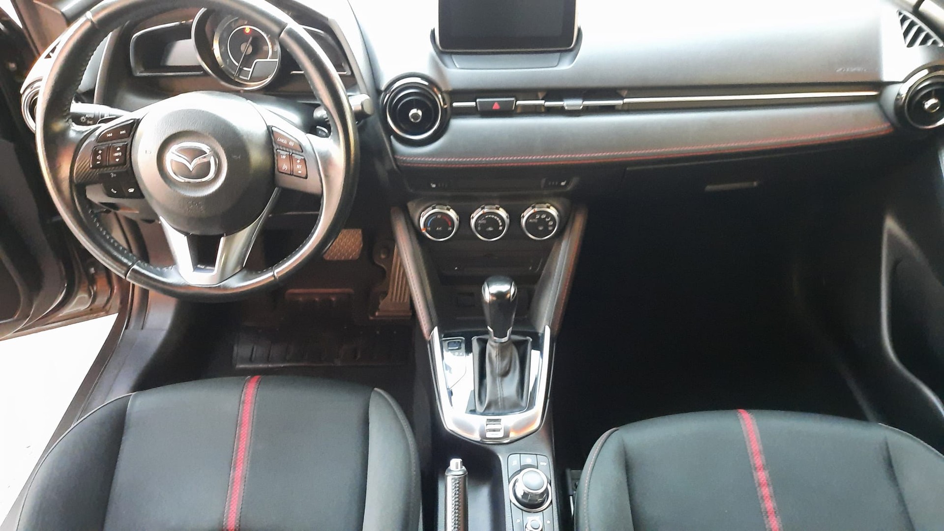 MAZDA 2 1.5i 16V Skyactiv-G Revolution Drive-image-6