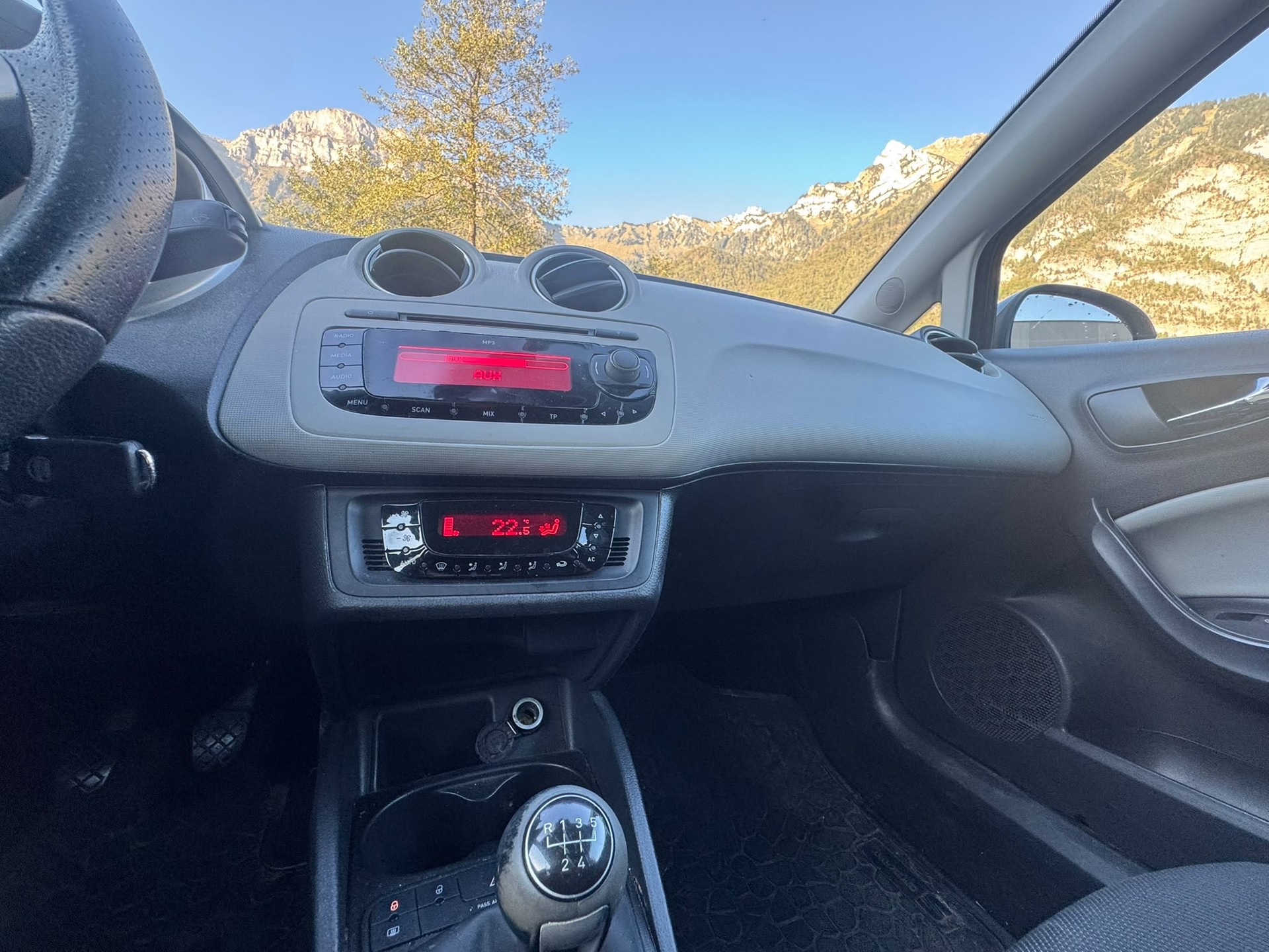 SEAT Ibiza SC 1.6 Sport-image-9