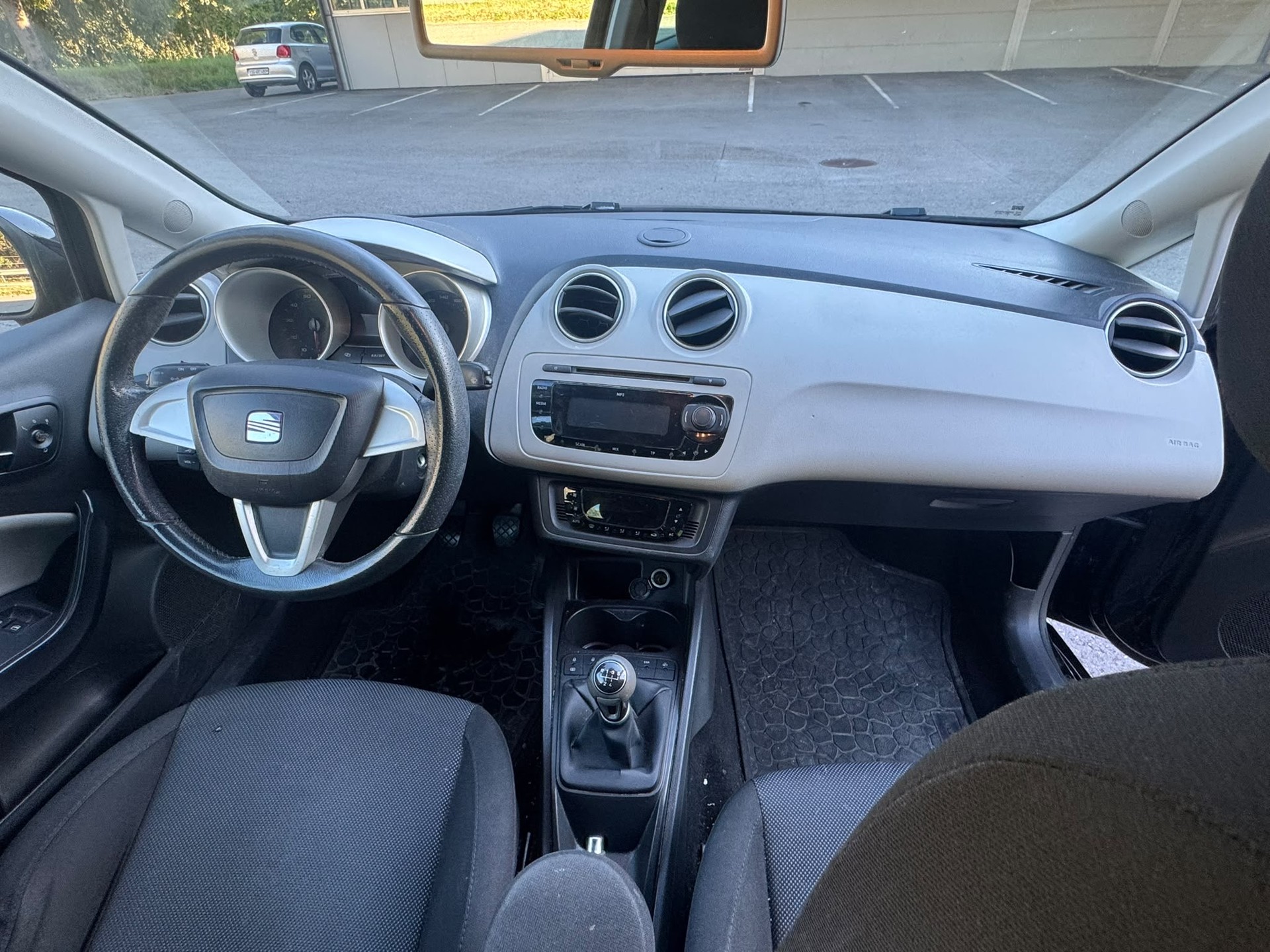 SEAT Ibiza SC 1.6 Sport-image-5