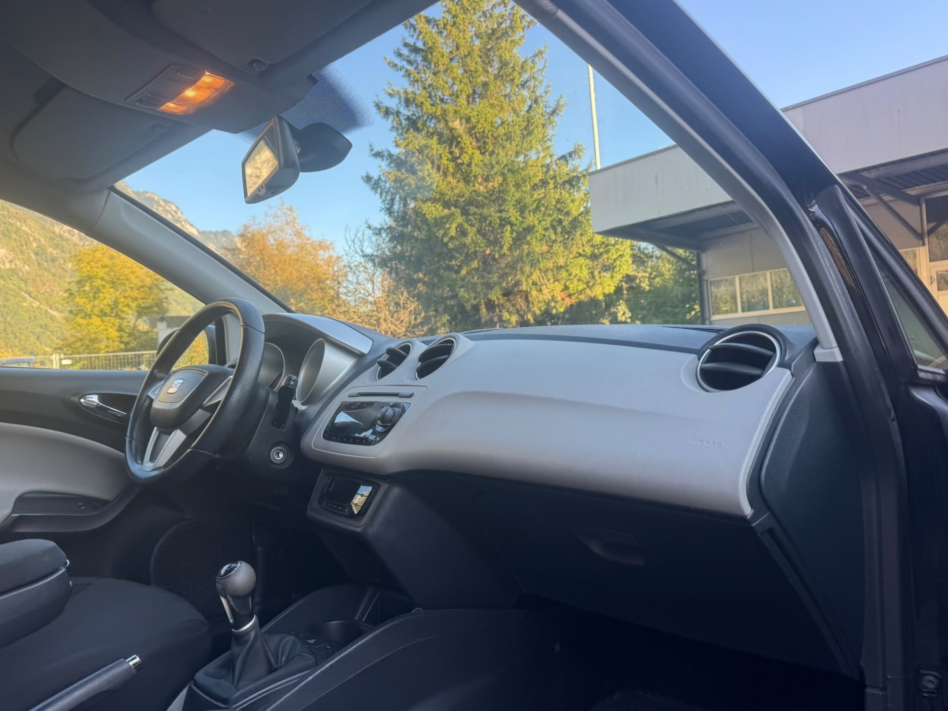 SEAT Ibiza SC 1.6 Sport-image-7