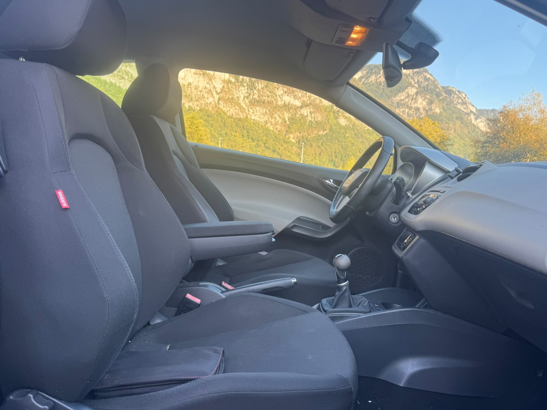 SEAT Ibiza SC 1.6 Sport-image-8