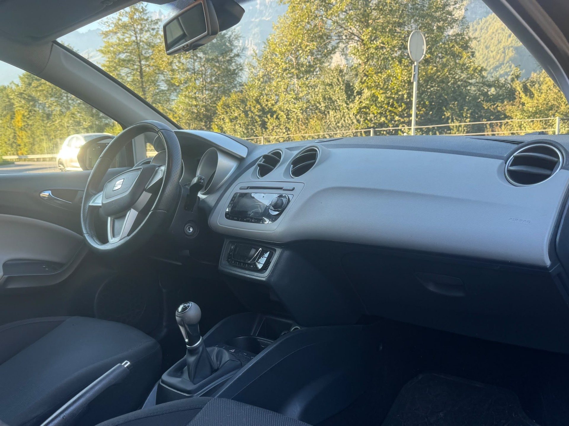 SEAT Ibiza SC 1.6 Sport-image-15