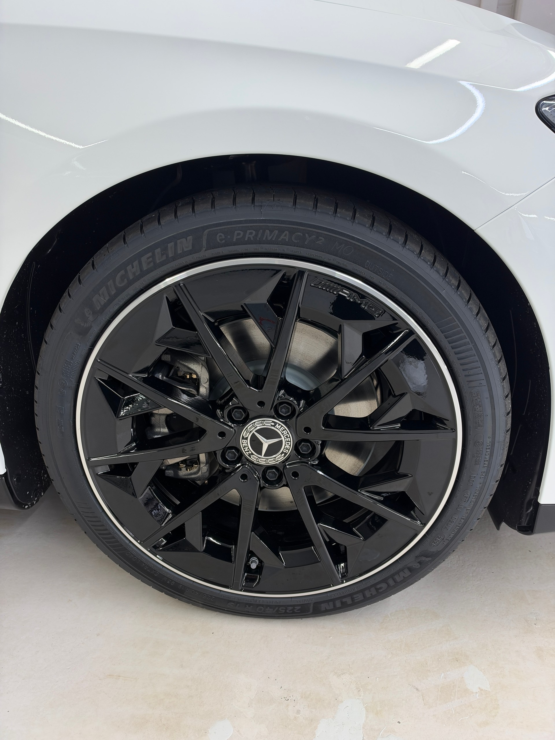 MERCEDES-BENZ CLA Shooting Brake 350 4Matic EQ-showroom-element-3