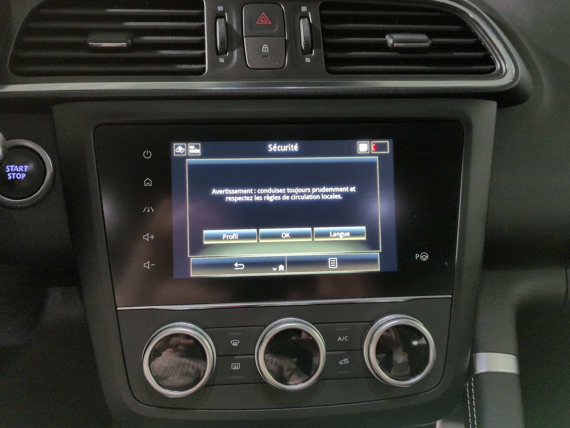 RENAULT Kadjar 1.7 Blue dCI Intens 4WD-image-12