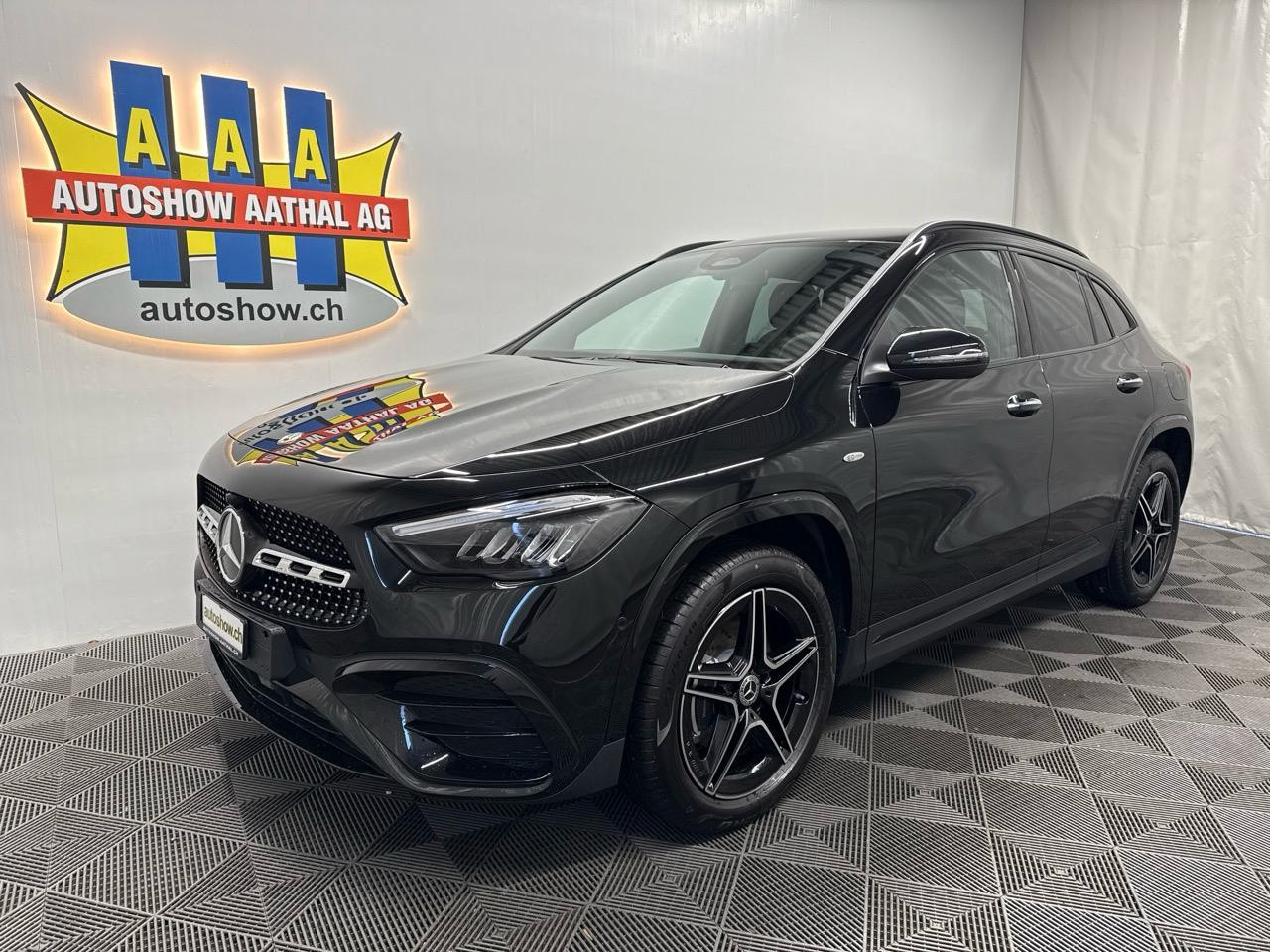 MERCEDES-BENZ GLA 250 e 8G-DCT AMG Line
