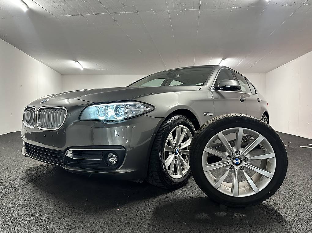 BMW 520d xDrive Luxury Line Steptronic-image-0