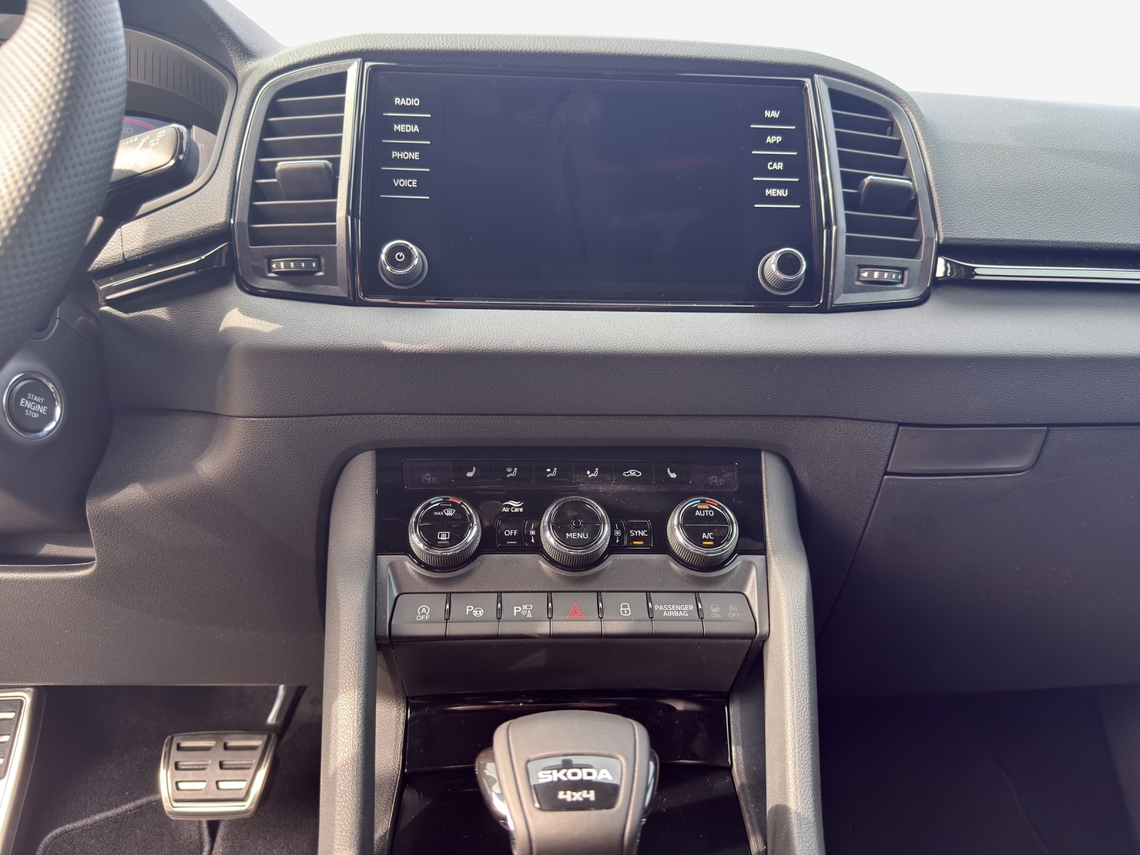 SKODA Karoq 2.0 TSI SportLine 4x4 DSG-image-10