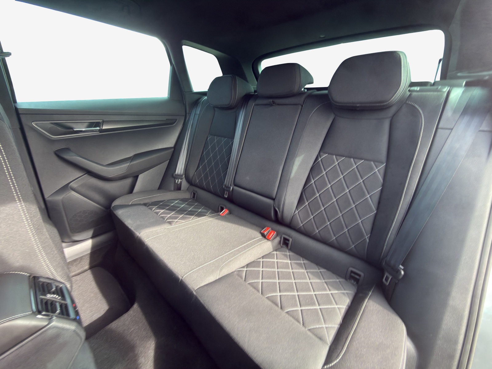 SKODA Karoq 2.0 TSI SportLine 4x4 DSG-image-11