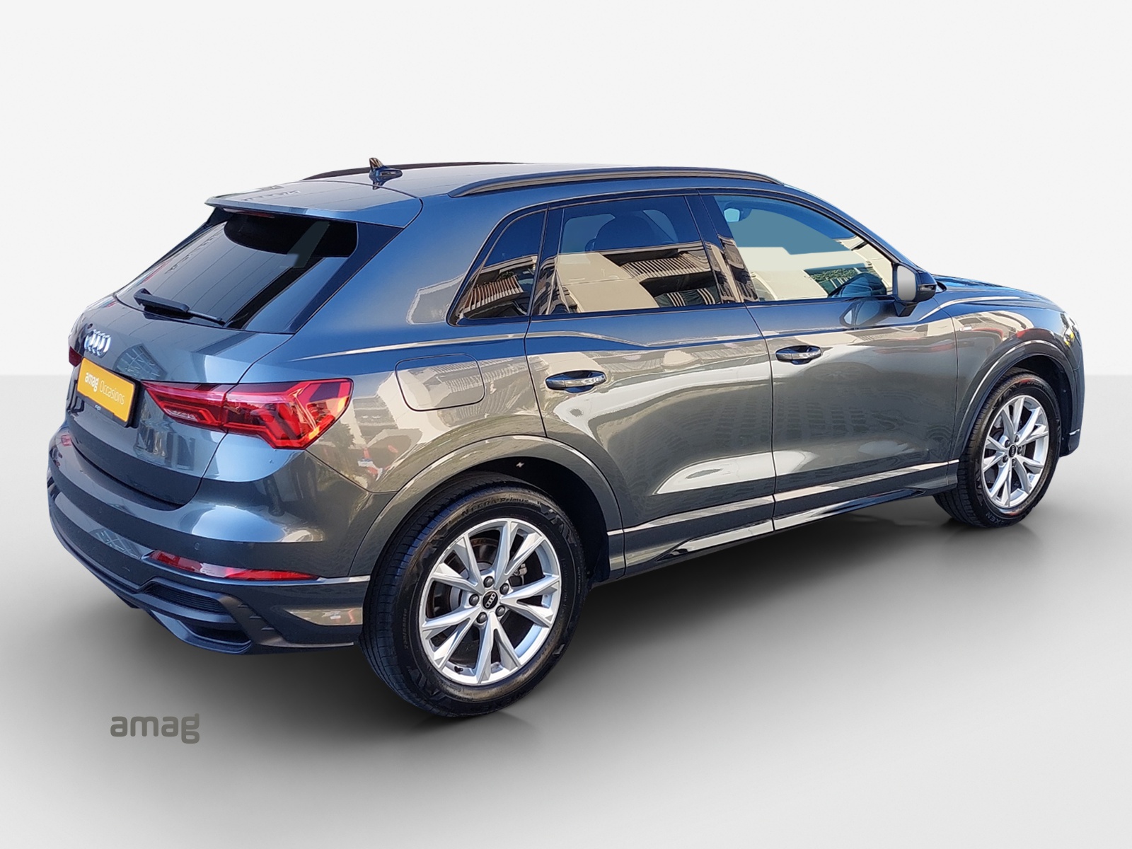 AUDI Q3 35 TFSI S line Attraction S-tronic-image-4